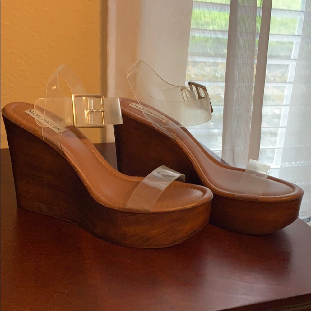 Clear and brown wedges